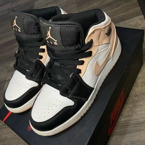 Kids Jordan 1 mid